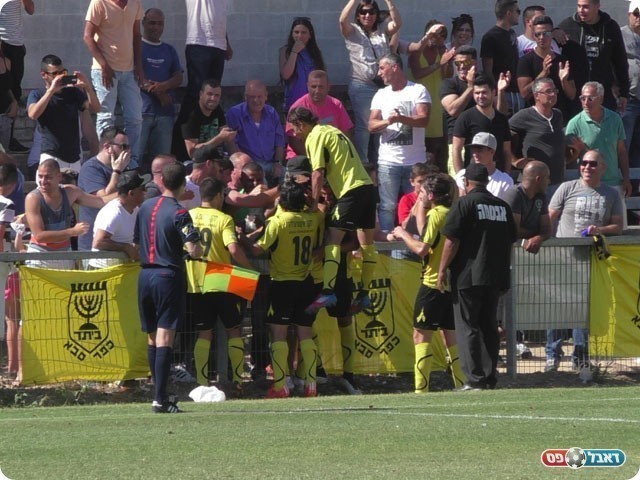 שחקני כפ"ס חוגגים (שקד מורג)